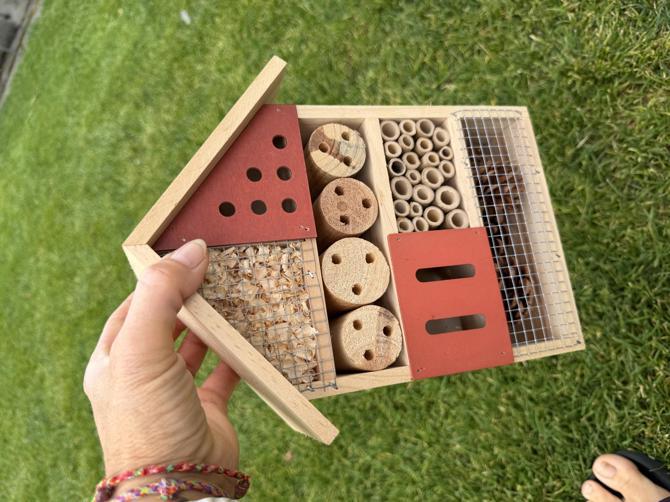 insekten-hotel-fuer-garten-6e077893-65e6-4b3a-a989-afa69e4574a7-TopImage