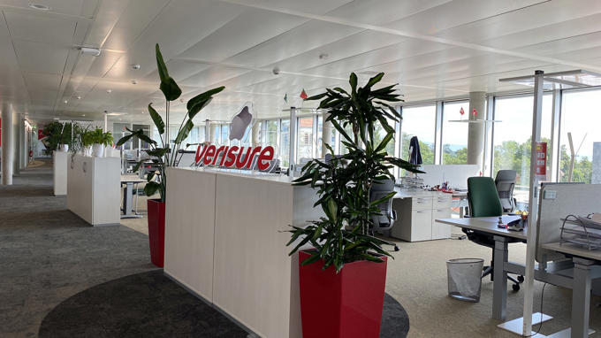 Bright office space on Pilatusstrasse – 200 m² next to the station
