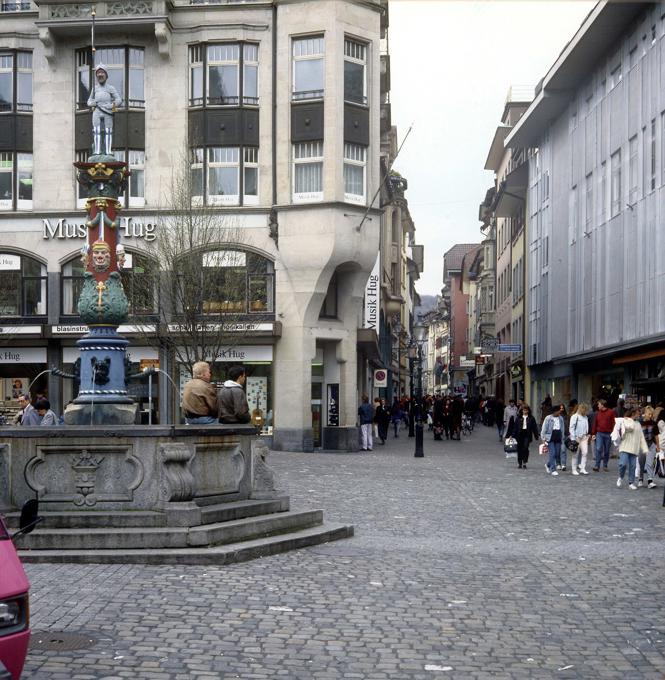Retail space in Weggisgasse – 85 m² in the heart of the old town