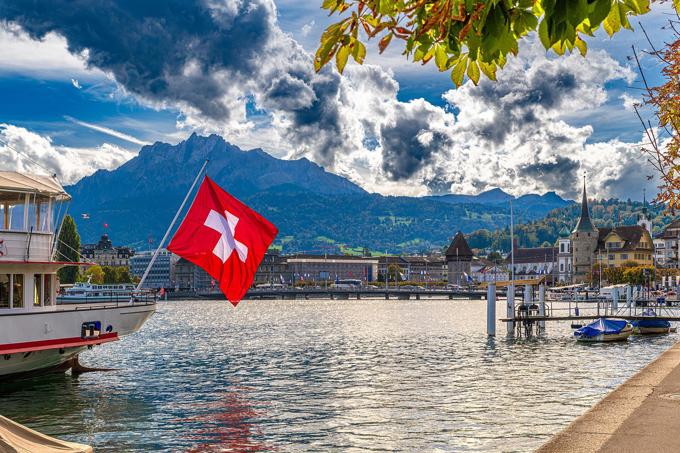Residential and commercial building on Alpenquai – lake view, 2,400 m²