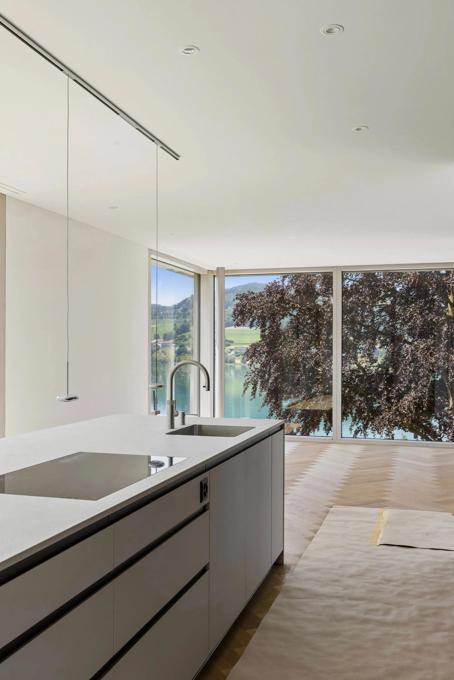 Exklusive Neubauvilla mit Pool und Seeblick