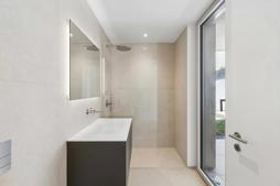 exklusive-neubauvilla-mit-pool-und-seeblick-4f2bc699-bc39-4a53-aabc-9b2ee87ad7cb