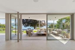 exklusive-neubauvilla-mit-pool-und-seeblick-6016dd45-834e-4c1a-b605-2fe5ad989ca0