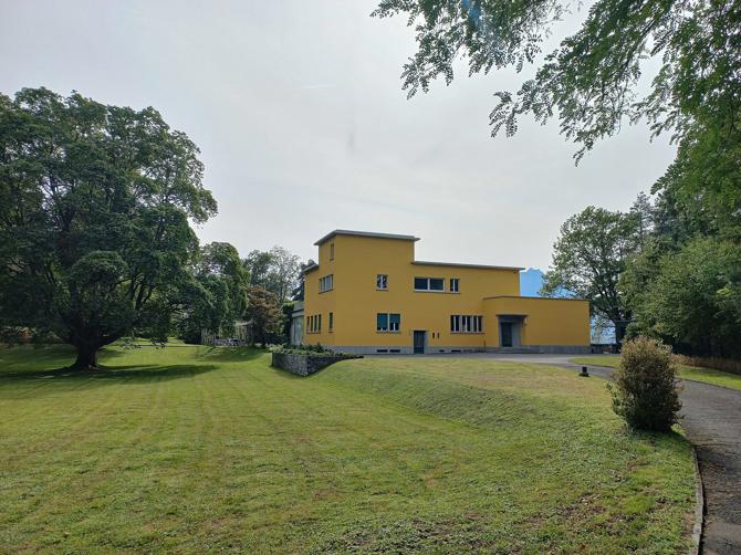 villa-seeblick-in-kastanienbaum-7-komma-5-zimmer-am-vierwaldstaettersee-6f082b0e-215f-4cfe-860a-08f32dcb7154-TopImage