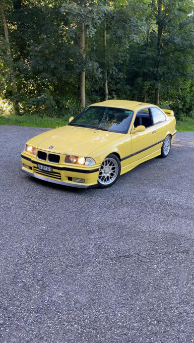 BMW E36 318is in Dakar Gelb